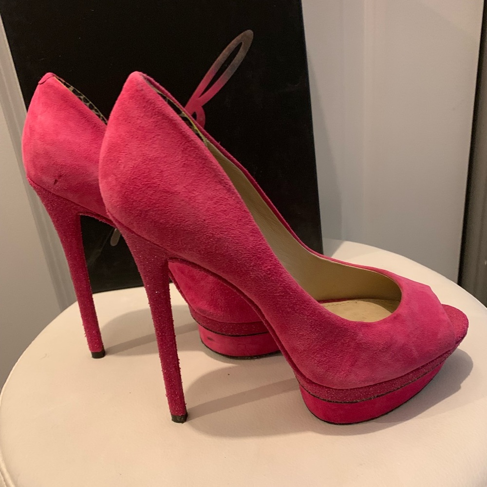 heels - Picture 3 of 8